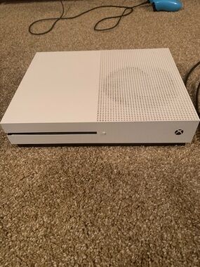 Xbox One S 500gb White Console with Controller & Games